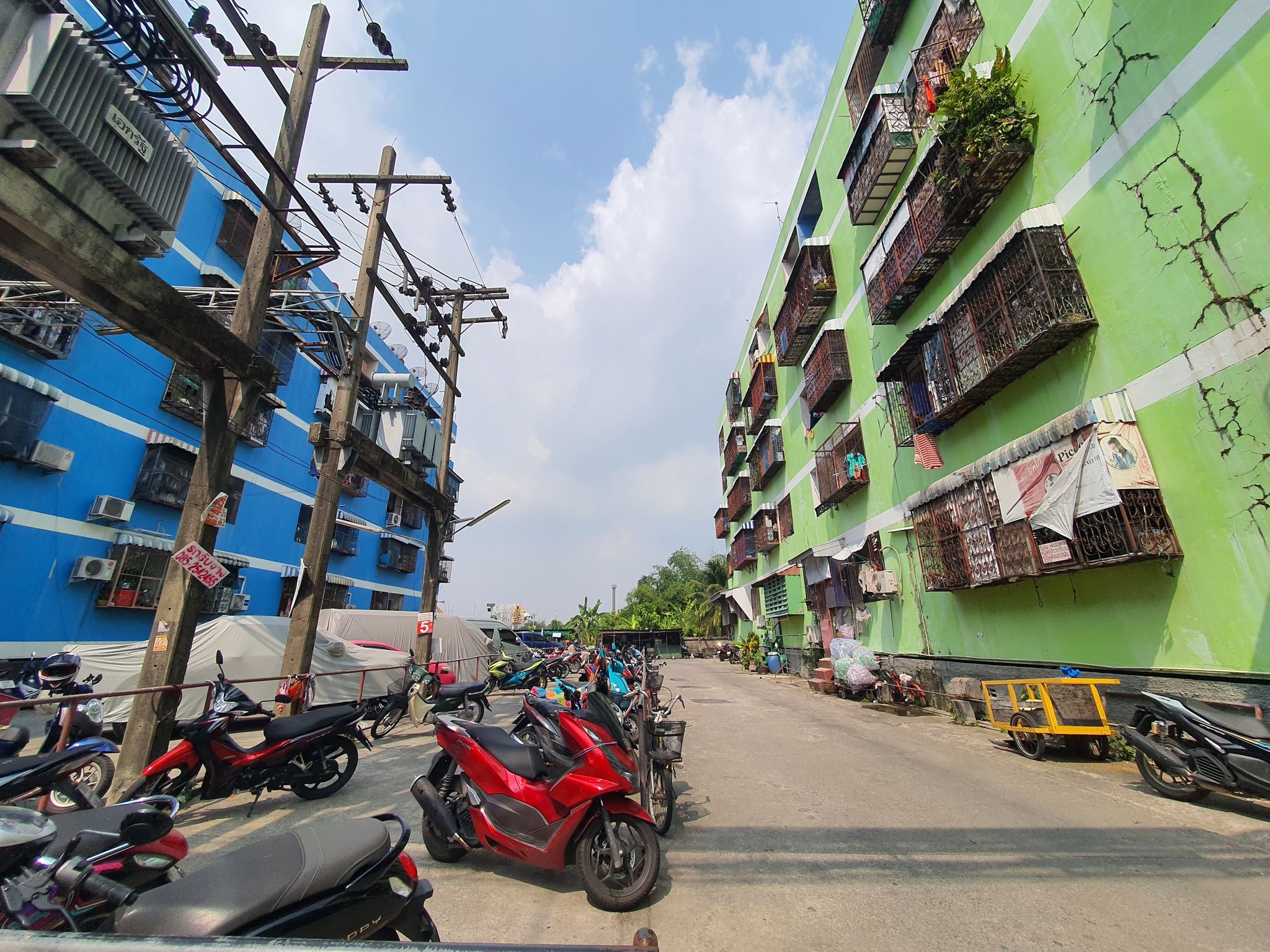 ทรัพย์สถาบันโดย BAM คอนโด ทองประกาย คอนโดเทล (Thong Prakai Condotel)