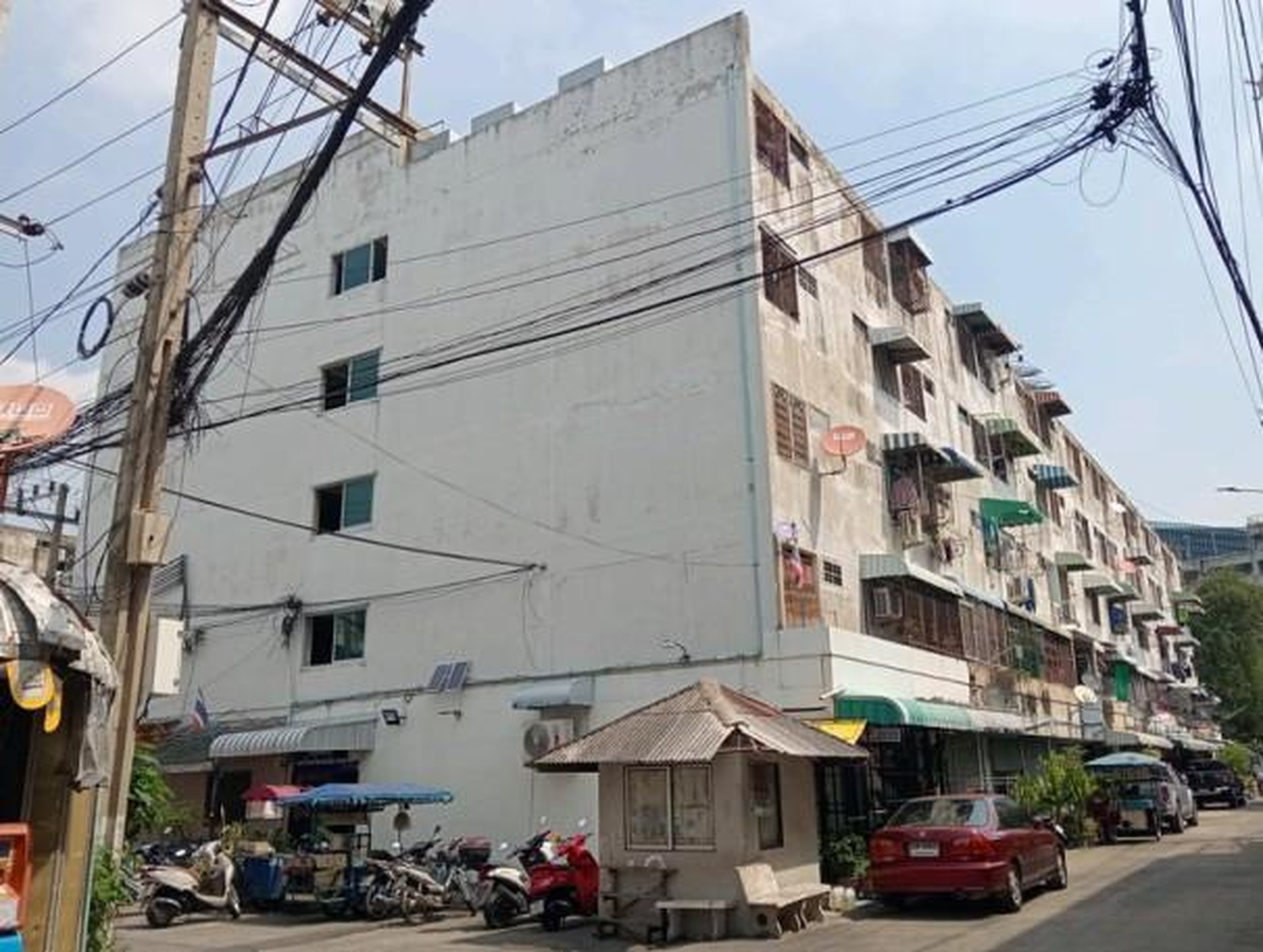 ทรัพย์สถาบันโดย GHB คอนโด แอร์พอร์ท คอนโดมิเนียม (Airport Condominium)