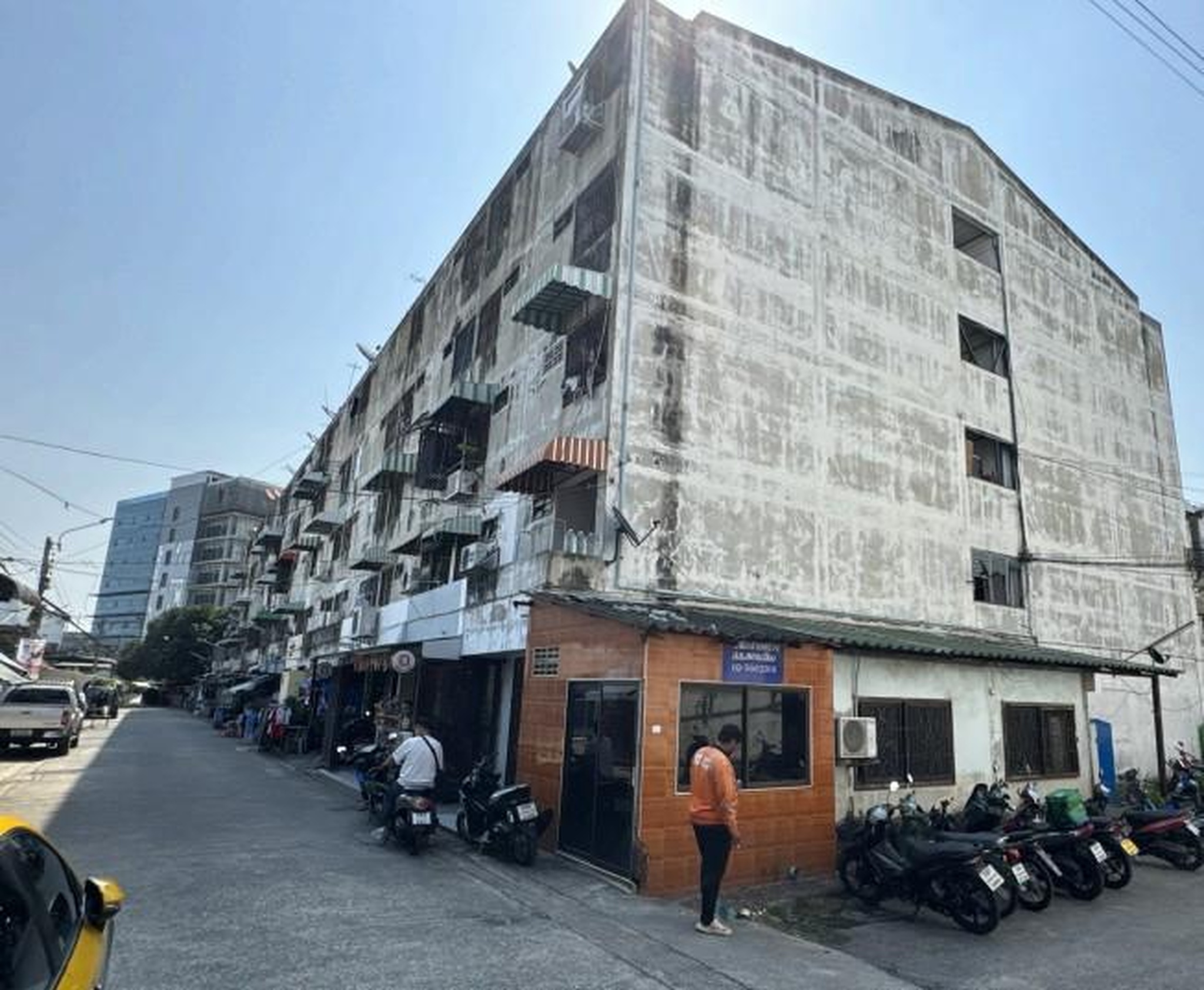 ทรัพย์สถาบันโดย GHB คอนโด แอร์พอร์ท คอนโดมิเนียม (Airport Condominium)