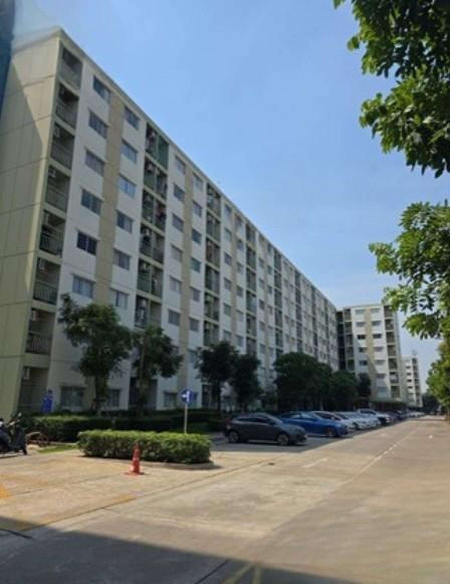ทรัพย์สถาบันโดย GHB คอนโด ลุมพินี คอนโดทาวน์ ร่มเกล้า-สุวรรณภูมิ (Lumpini Condotown Romklao-Suvarnnabhumi)