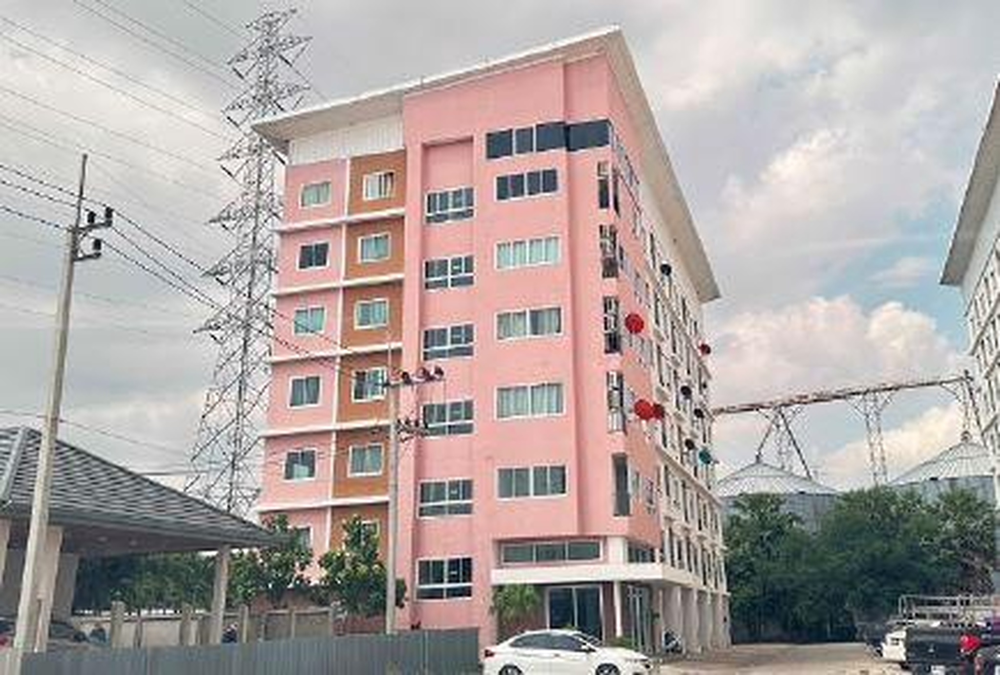 ทรัพย์สถาบันโดย GHB คอนโด เดอะนายย์ คอนโด
