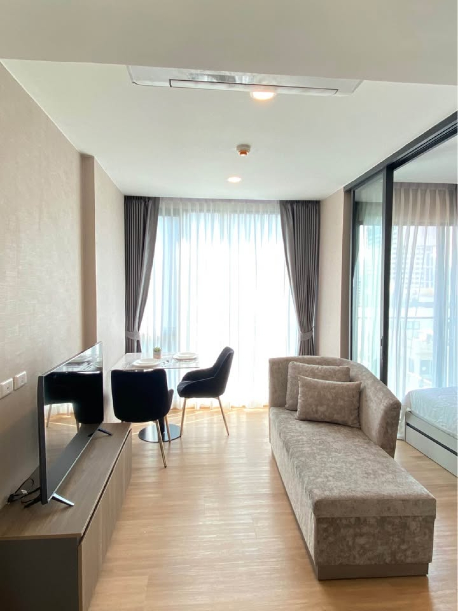 Owner Post ให้เช่า&ขาย - For  Rent&Sale  LLOYD Soonvijai - Thonglor Condo คอนโดใหม่ ใกล้ รพ.กรุงเทพ เพียง 80 ม. ห้องมุม ไม่ติดใคร  : เจ้าของให้เช่าเอง (งดรับนายหน้า)
