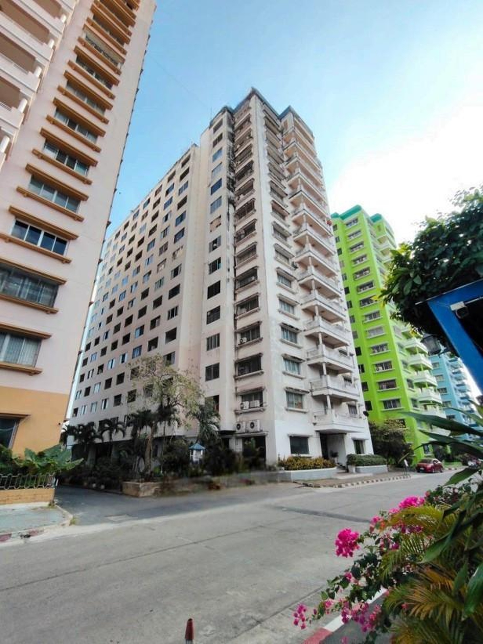 ทรัพย์สถาบันโดย GHB คอนโด ริเวอร์ปาร์ค คอนโดเทล (River Park Condotel)