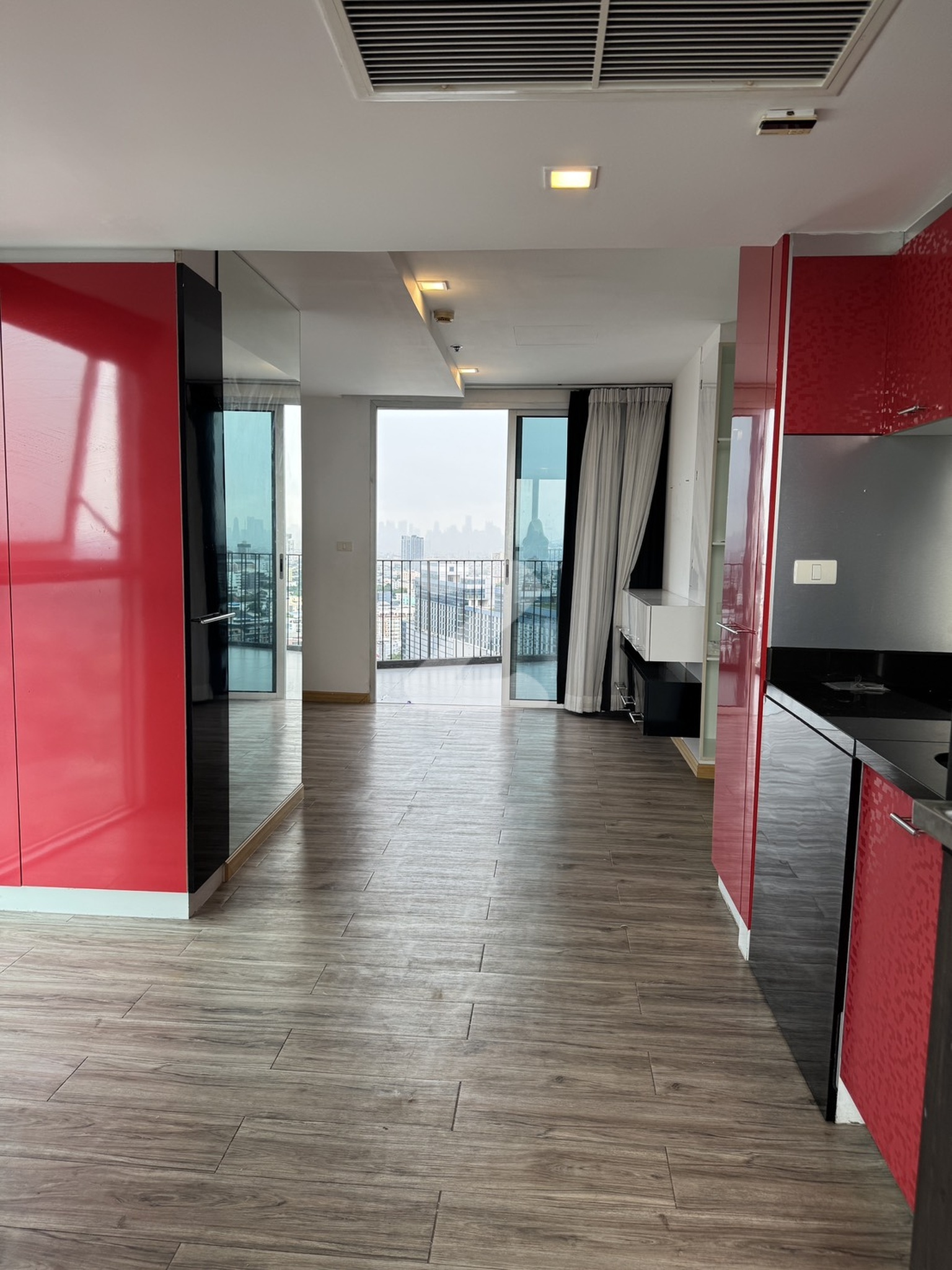 ขายเพนท์เฮ้าส์ Haus 23 Condo ชั้น 27 Rooftop Painthouse 61 ตรม. ห้องหัวมุม ระเบียงกว้าง  : โดยนายหน้า/ตัวแทน