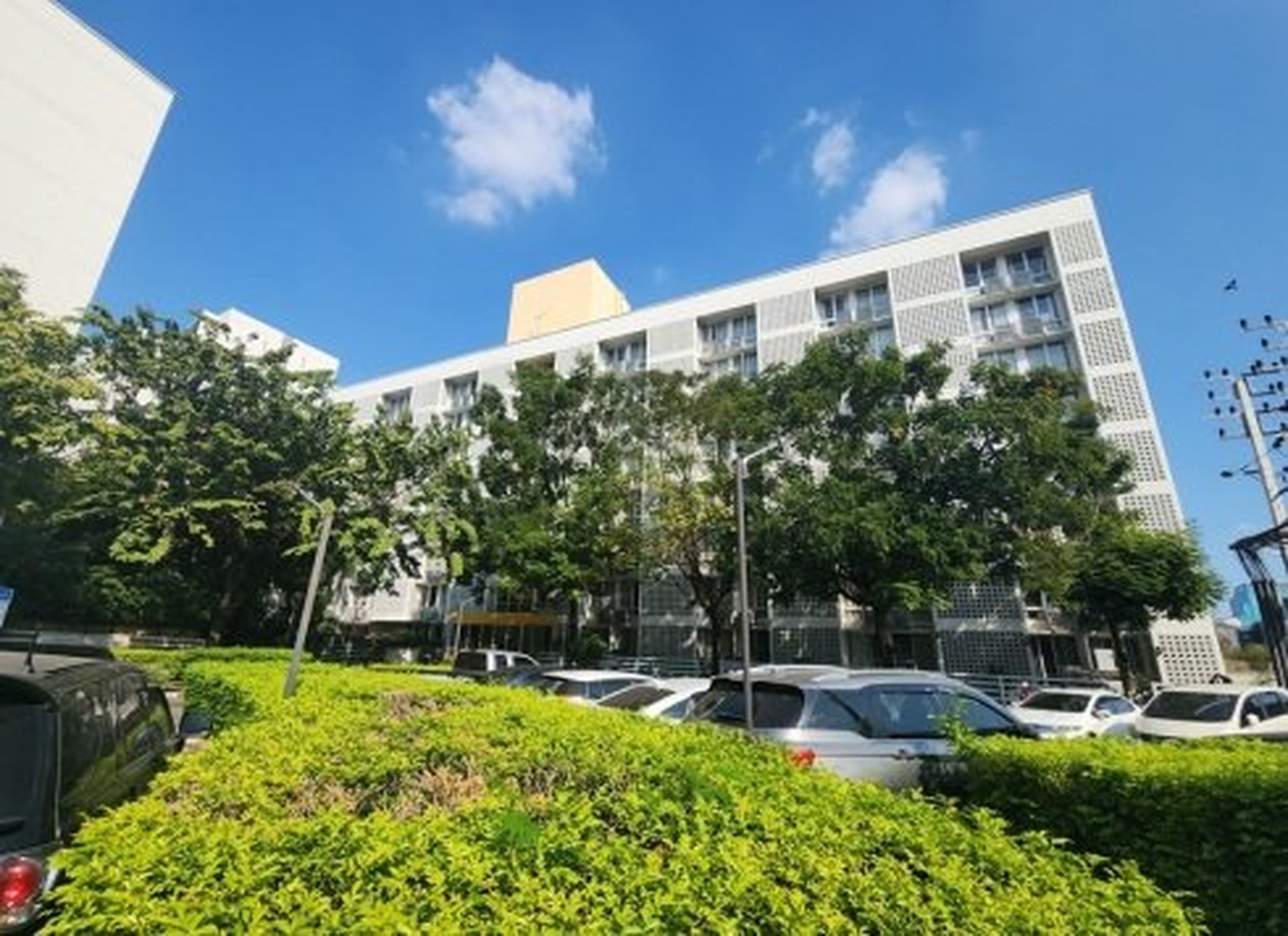 ทรัพย์สถาบันโดย SCB คอนโด ไอ-เฮ้าส์ ลากูน่าการ์เด้น อาร์ซีเอ (i-House Laguna Garden RCA)