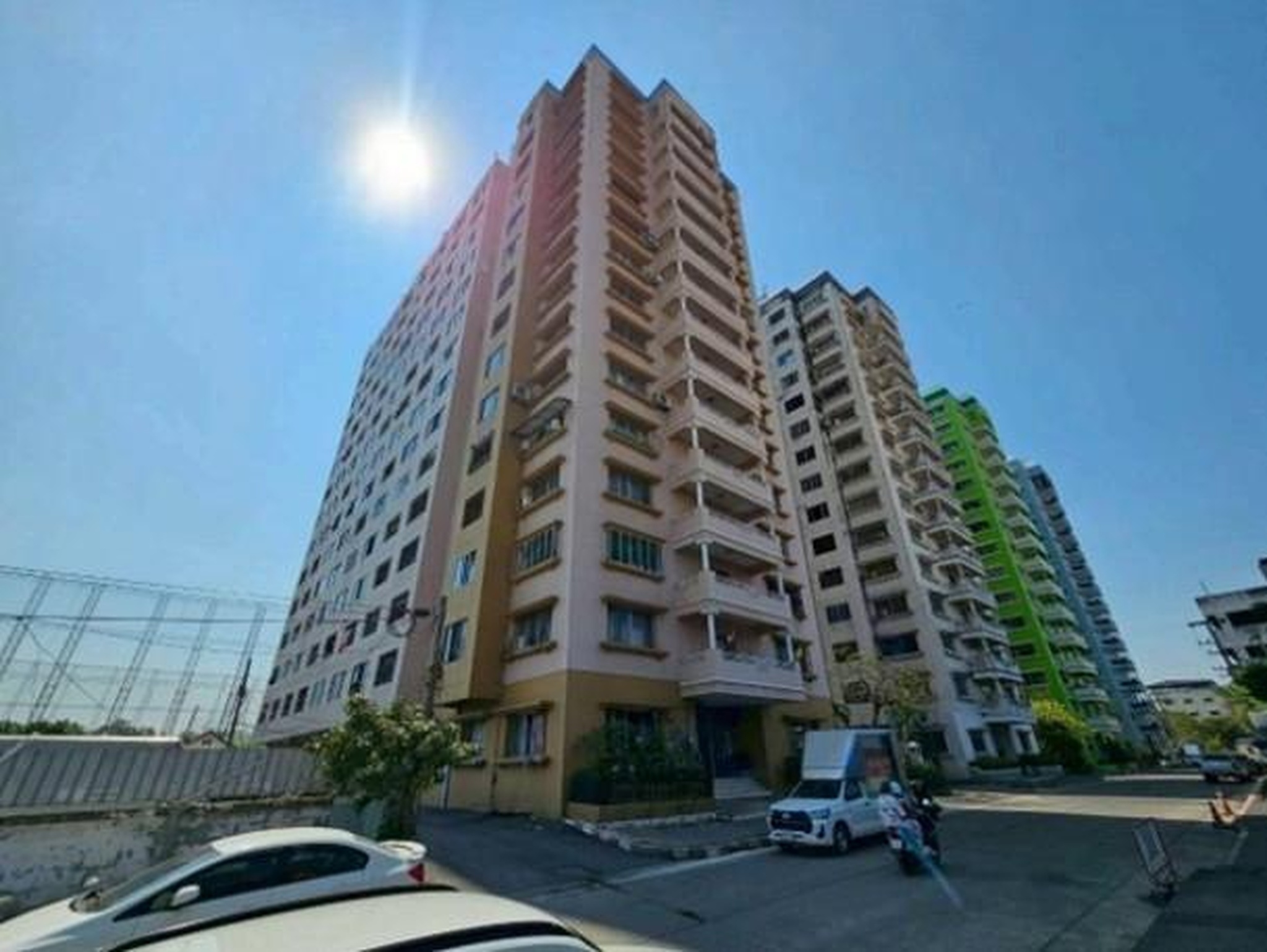 ทรัพย์สถาบันโดย GHB คอนโด เดอะ บลูเทอเรส คอนโดเทล (The Blue Terrace Condotel)