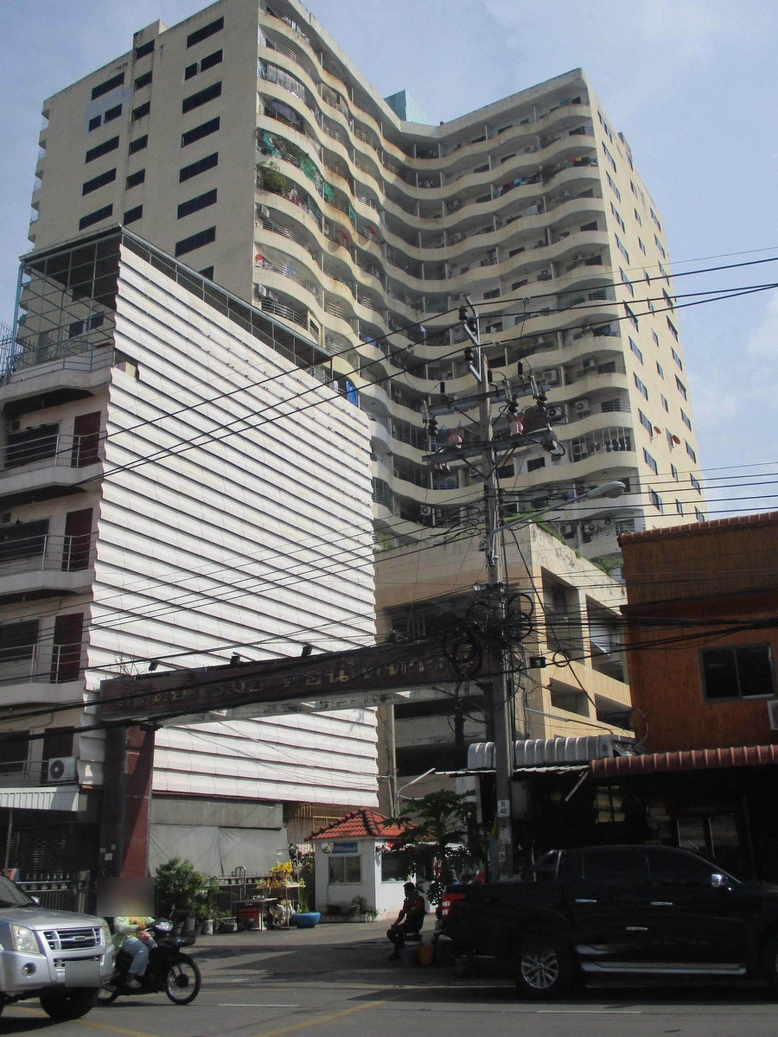 ทรัพย์สถาบันโดย BAY คอนโด สถิตย์ภิรมย์ คอนโดทาวน์ (Sathitphirom Condotown)