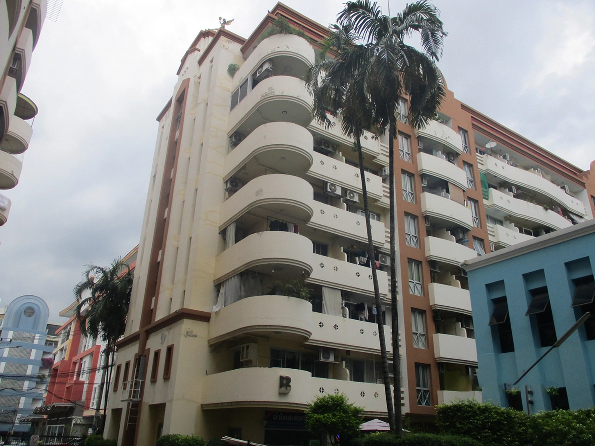 ทรัพย์สถาบันโดย BAY คอนโดใกล้ YL03 โชคชัย 4 แฟมมิลี่ ปาร์ค (Family Park)