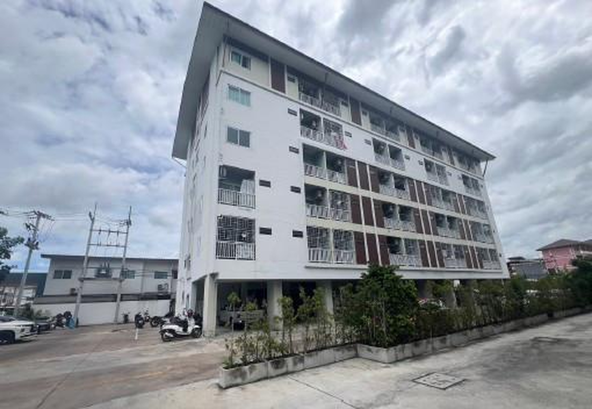 ทรัพย์สถาบันโดย GHB คอนโด โกลเด้น คอนโด เครือสหพัฒน์ (Golden Condo Khrua Sahapat)