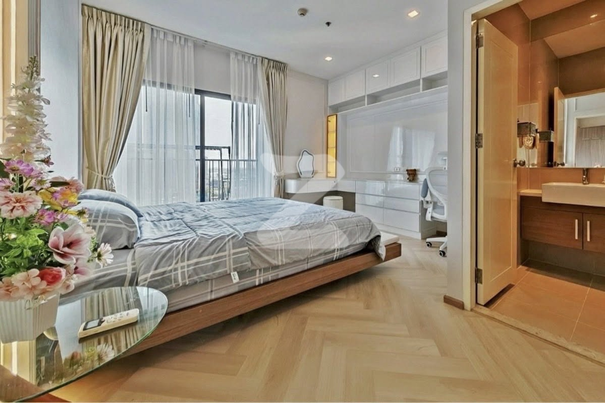 🌟 [Owner's Post] ให้เช่า: Noble Reveal Condominium (200 m ถึง BTS สถานีเอกมัย) 🌟 รีโนเวทใหม่ โมเดิร์นหรูหรา บิ้วอินครบครัน เฟอร์นิเจอร์ครบ : เจ้าของให้เช่าเอง (งดรับนายหน้า)