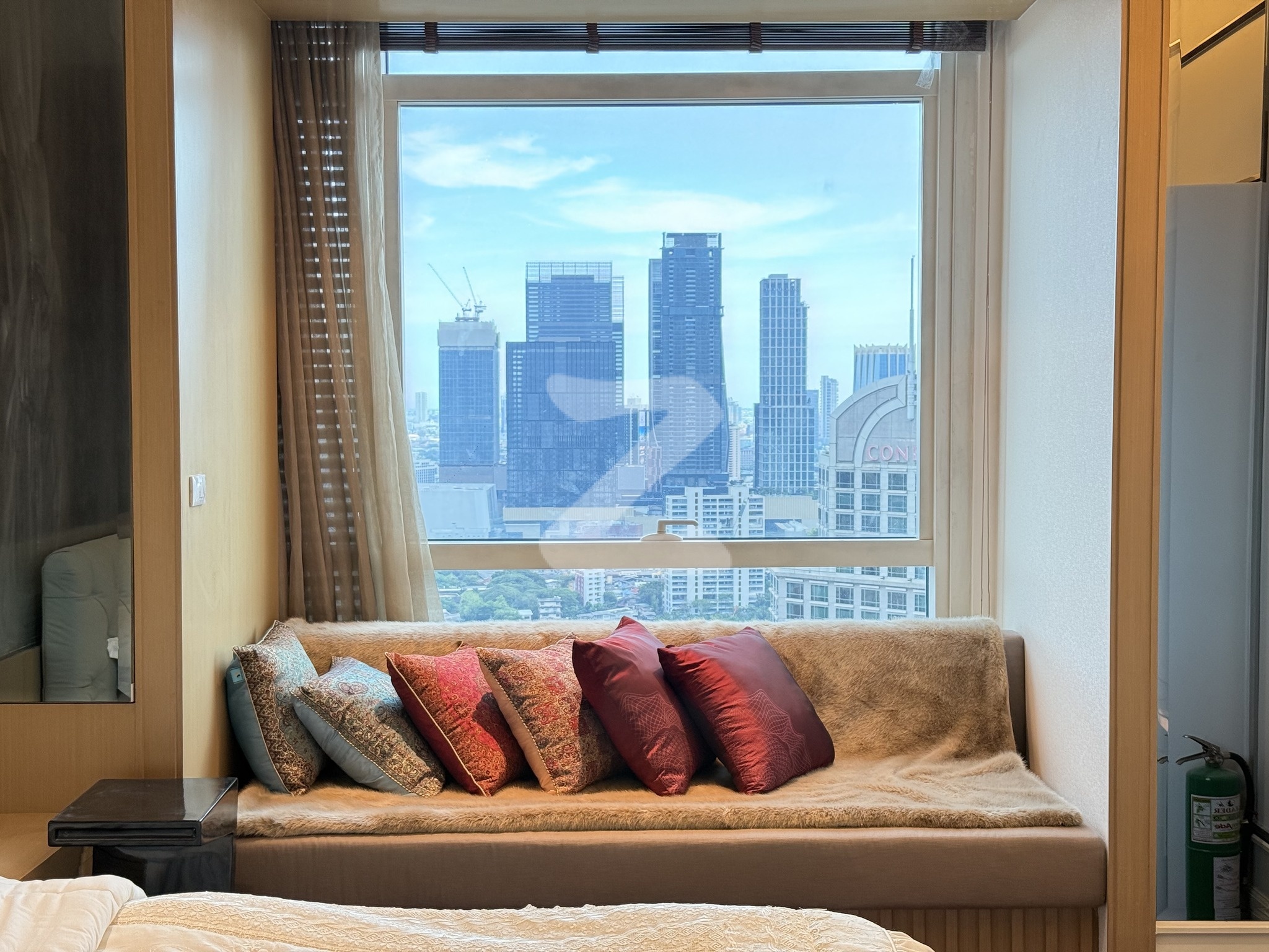 Owner Post – Agents Welcome!  Luxury Corner Unit for Rent – Athenee Residence                     : เจ้าของให้เช่าเอง (งดรับนายหน้า)