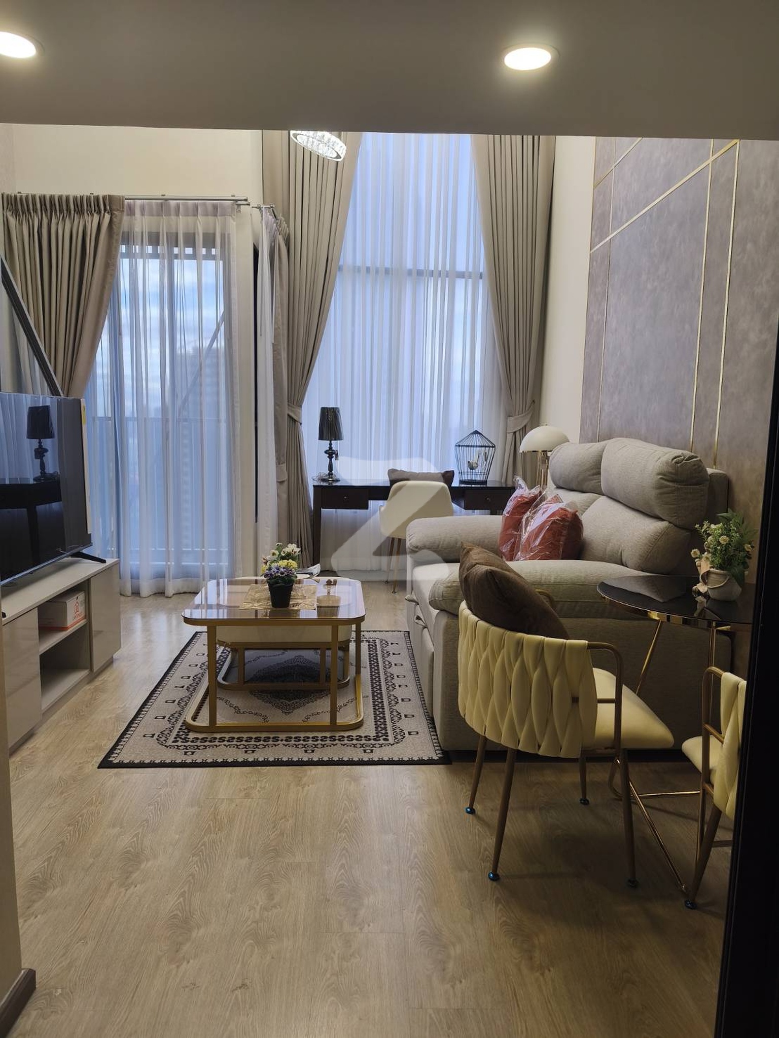 โซโห แบงค็อก รัชดา ห้อง Duplex ใกล้ MRT ห้วยขวาง ห้องตกแต่งสวยมาก-เฟอร์และเครื่องใช้ไฟฟ้าครบ หิ้วกระเป๋าเข้าอยู่ได้เลย : เจ้าของให้เช่าเอง