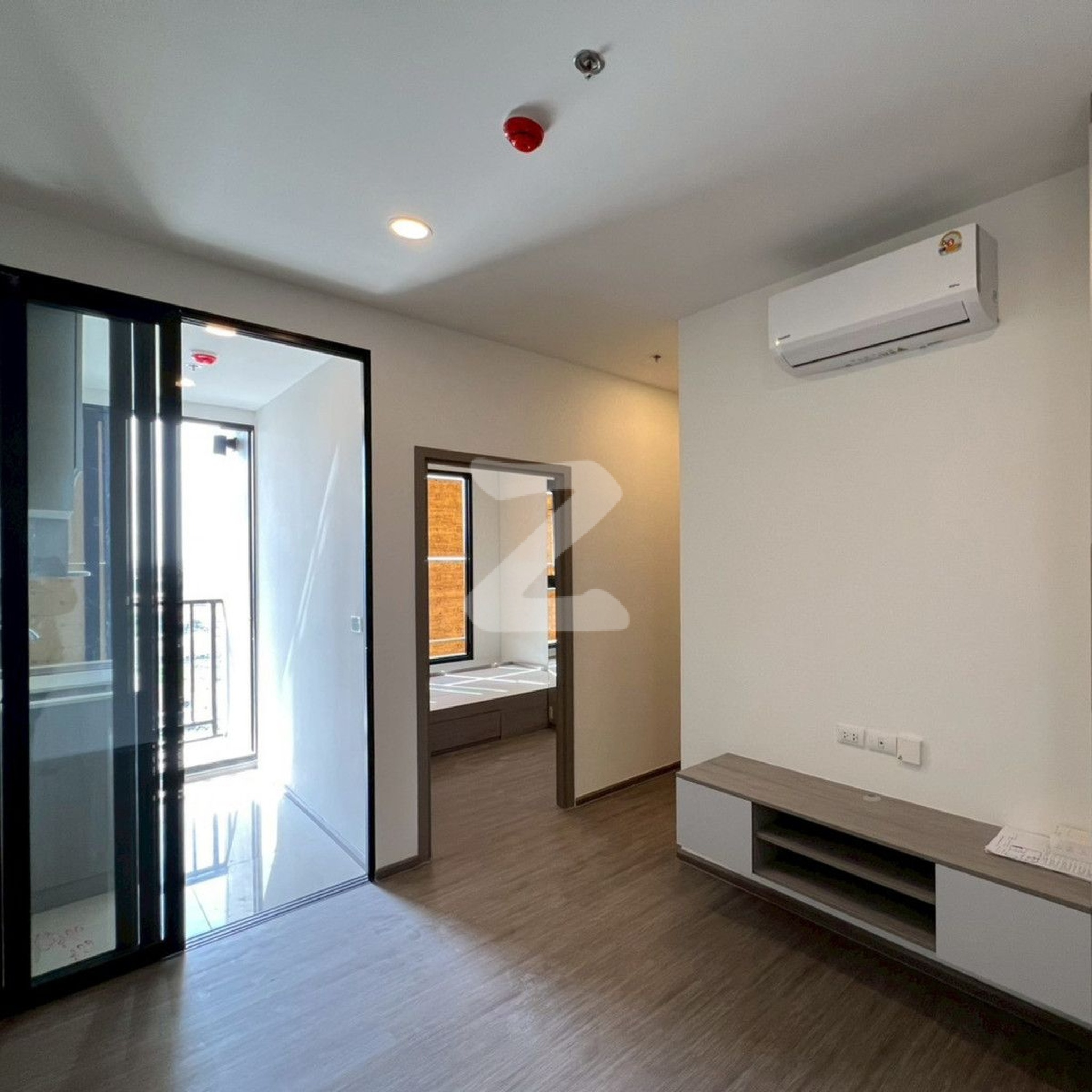 ขายดาวน์คอนโดออริจิ้น เพลย์ บางแสน ห้องวิวทะเล ชั้น23, 28.4ตรแถม 10 รายการ เช่น ตู้สื้อผ้า,เตียงนอน แอร์2 ตัว, เจ้าของขายเอง ติดต่อ ธนาชัย 0928733798 : เจ้าของขายดาวน์เอง