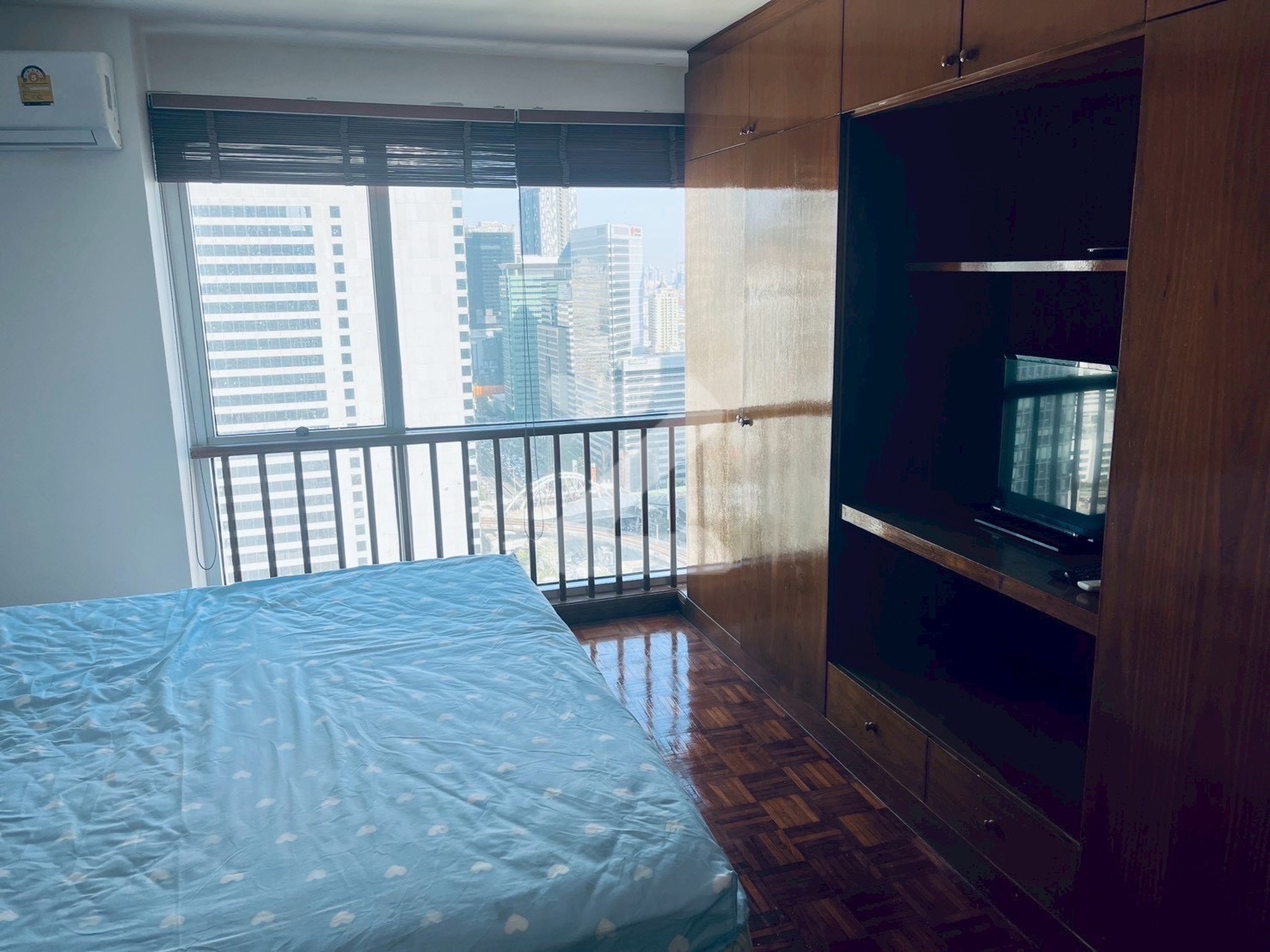 Silom Suite Condo fully furnished room for rent very close to BTS Saint Louis on Sathorn Road opposite the AiA Sathorn Tower and near the Empire Tower : เจ้าของให้เช่าเอง (งดรับนายหน้า)