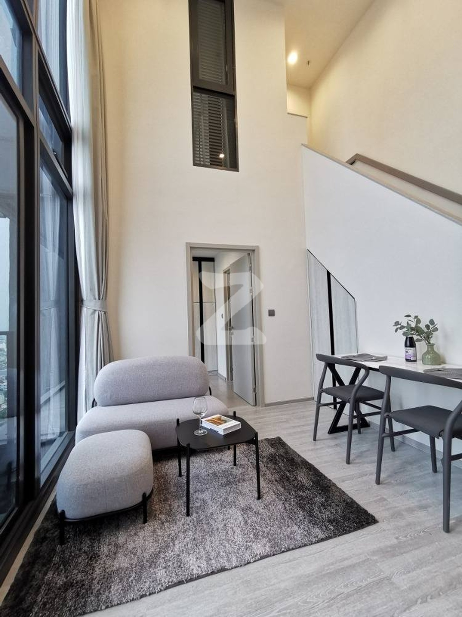 The Line sukhumvit 101 ขายและให้เช่า (sale and rent)   1br. Duplex corner หน้ากว้าง เพดานสูง 5.5 เมตร ชั้น 36 ตำแหน่งมุม ขนาด 44 ตรม.   : เจ้าของขายเอง (งดรับนายหน้า)