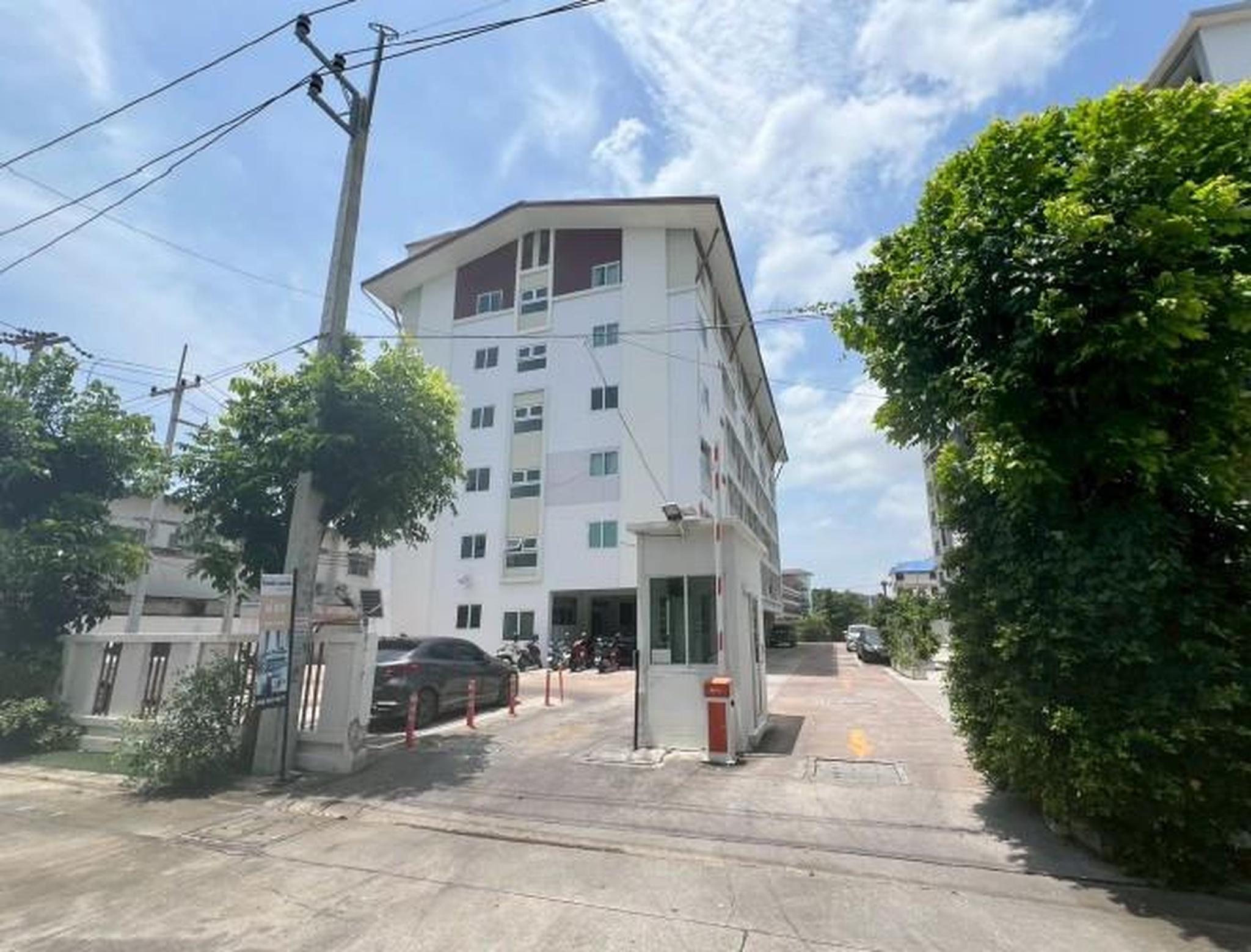 ทรัพย์สถาบันโดย GHB คอนโด โกลเด้น คอนโด เครือสหพัฒน์ (Golden Condo Khrua Sahapat)