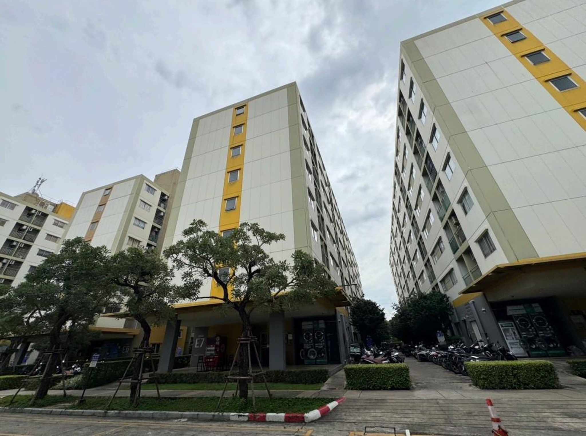 ทรัพย์สถาบันโดย GHB คอนโด โกลเด้นคอนโดทาวน์ รังสิต 1 (Golden Condotown Rangsit 1)