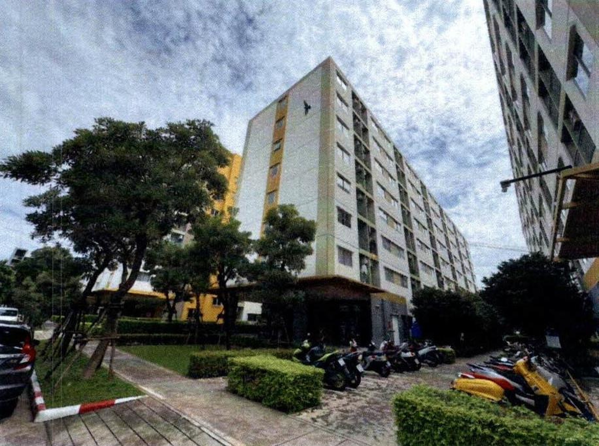 ทรัพย์สถาบันโดย GHB คอนโด โกลเด้นคอนโดทาวน์ รังสิต 1 (Golden Condotown Rangsit 1)