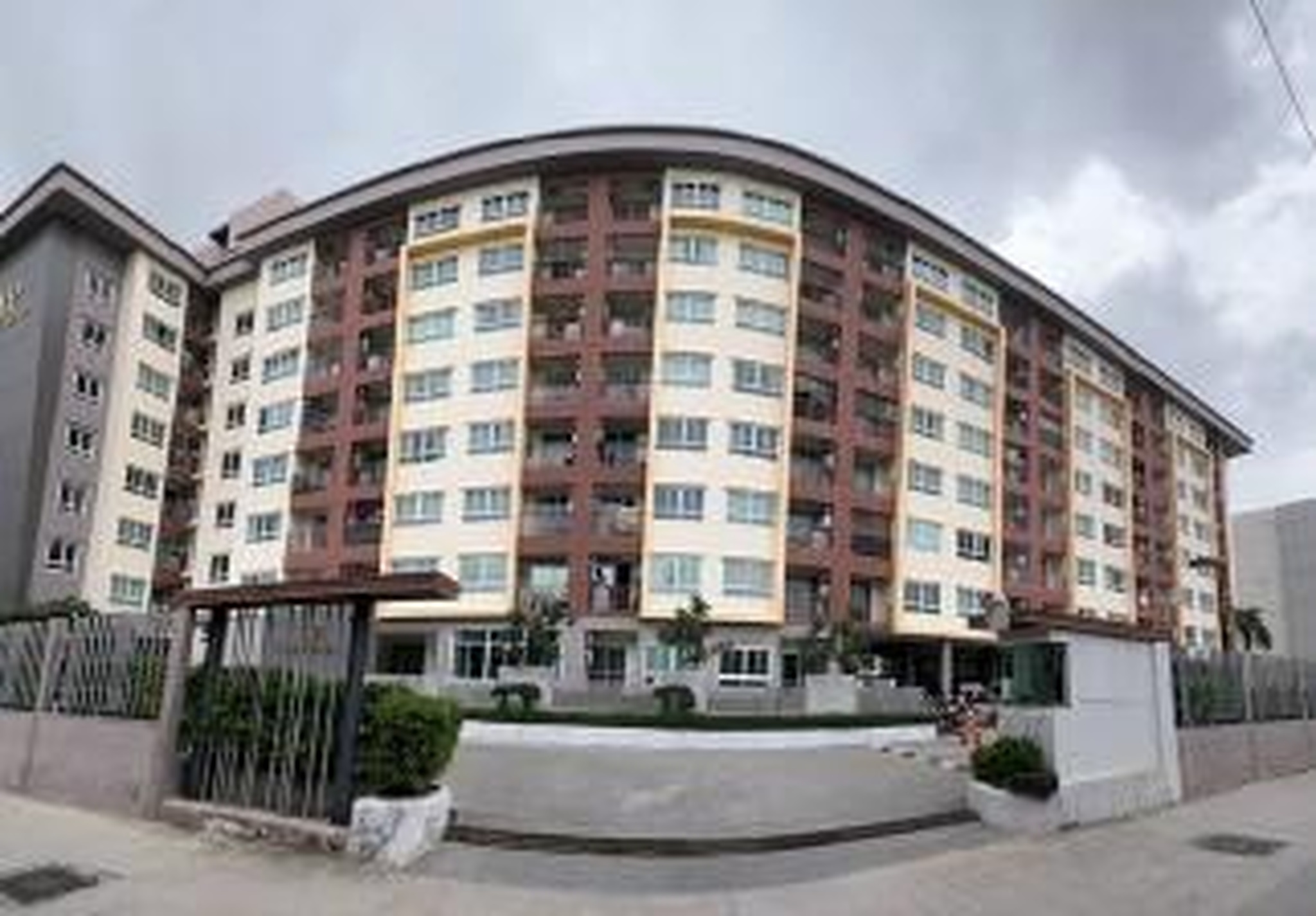 ทรัพย์สถาบันโดย GHB คอนโด ที-พลัส คอนโดมิเนียม อมตะนคร (T-Plus Condominium Amata Nakorn)