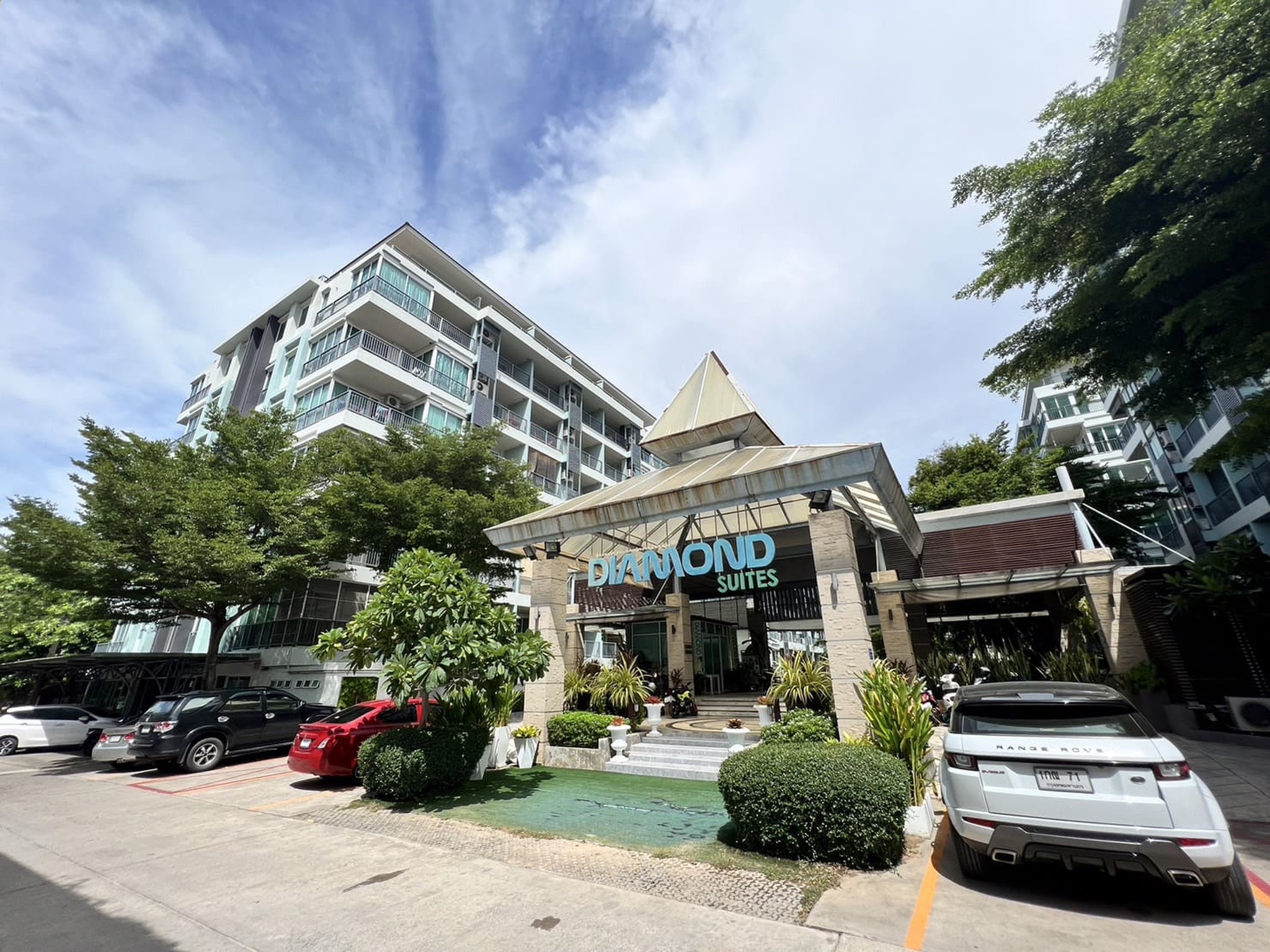 ทรัพย์สถาบันโดย JAM คอนโด ไดมอนด์ สวีทซ์ รีสอร์ท คอนโดมิเนียม (Diamond Suites Resort Condominium)