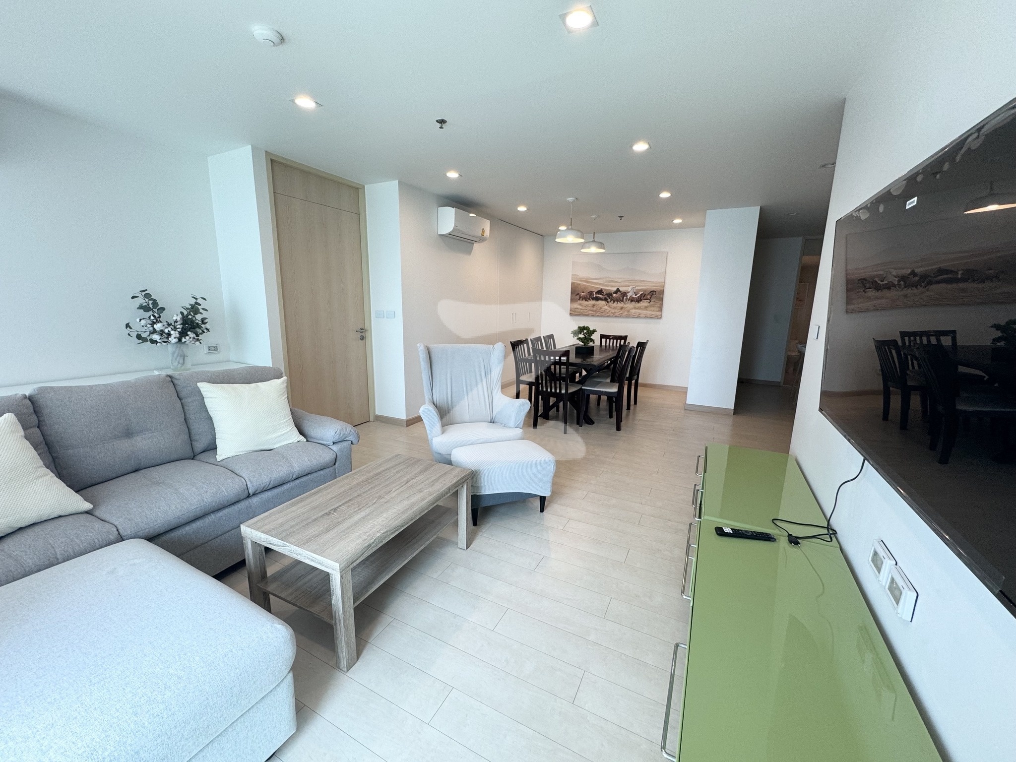 FOR SALE/ RENT Owner post ( Agent is welcome) Silom Suite (สีลมสวีท)                                     : เจ้าของขายเอง (งดรับนายหน้า)