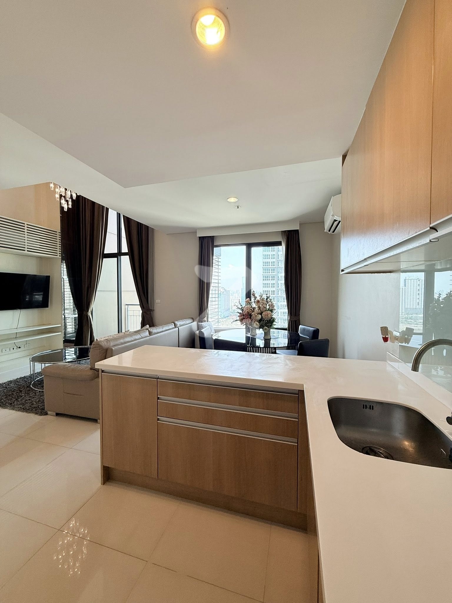 🏙️ [เจ้าของโพสต์] VILLA ASOKE DUPLEX ✨ ⚡️พร้อมเข้าอยู่ตอนนี้! ⚡️ สัมผัสประสบการณ์การใช้ชีวิตระดับพรีเมี่ยมใน Duplex 2 ชั้น Corner Unit  : เจ้าของให้เช่าเอง (งดรับนายหน้า)