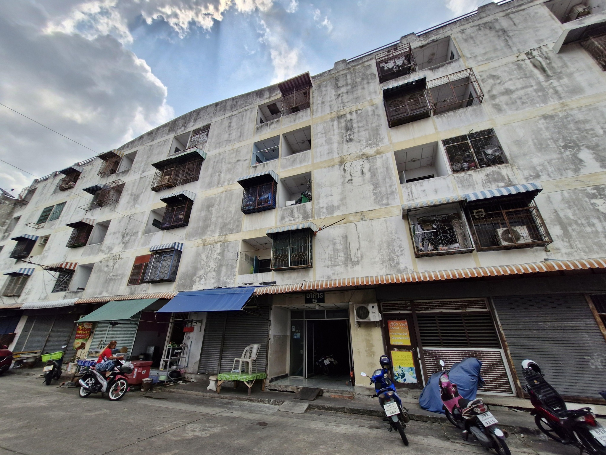 ทรัพย์สถาบันโดย GHB คอนโด วัชระคอนโดวิลล์ (Wachara Condo Ville)