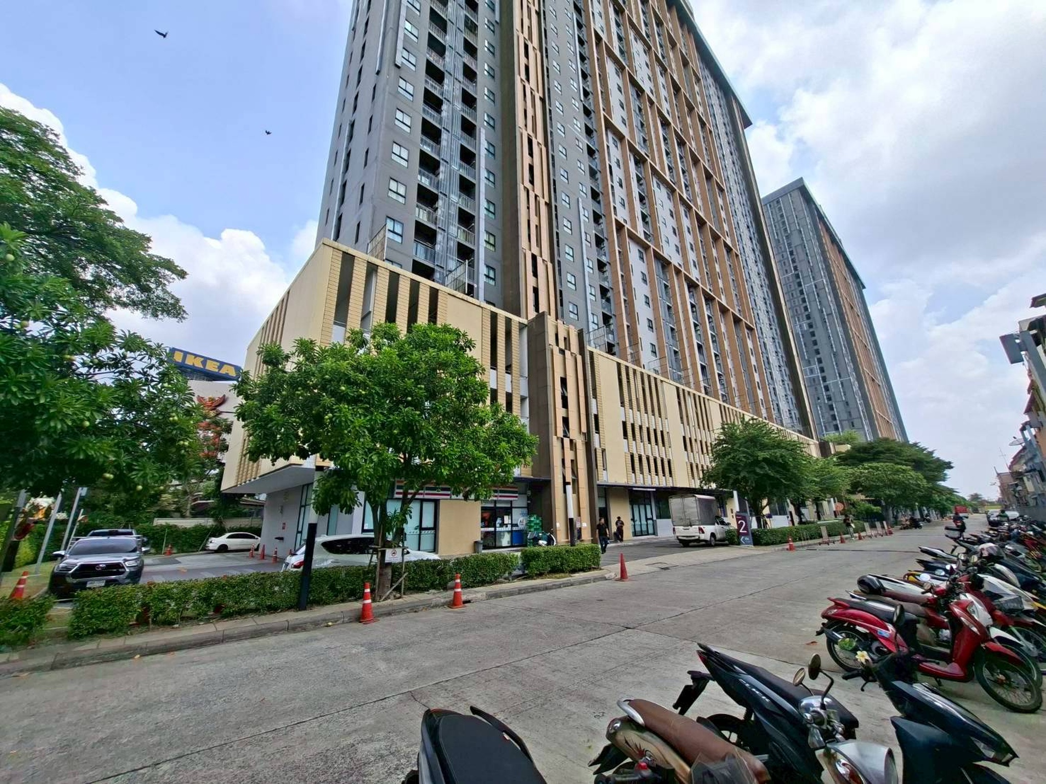 ทรัพย์สถาบันโดย JAM คอนโดใกล้ MRT สามแยกบางใหญ่ พลัมคอนโด เซ็นทรัล สเตชั่น เฟส 1 (Plum Condo Central Station Phase 1)