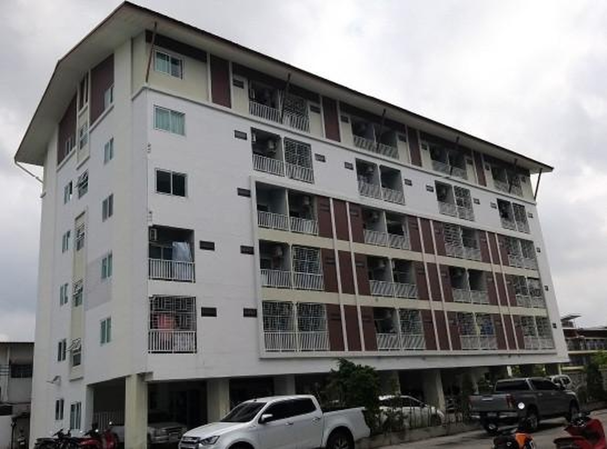 ทรัพย์สถาบันโดย GHB คอนโด โกลเด้น คอนโด เครือสหพัฒน์ (Golden Condo Khrua Sahapat)