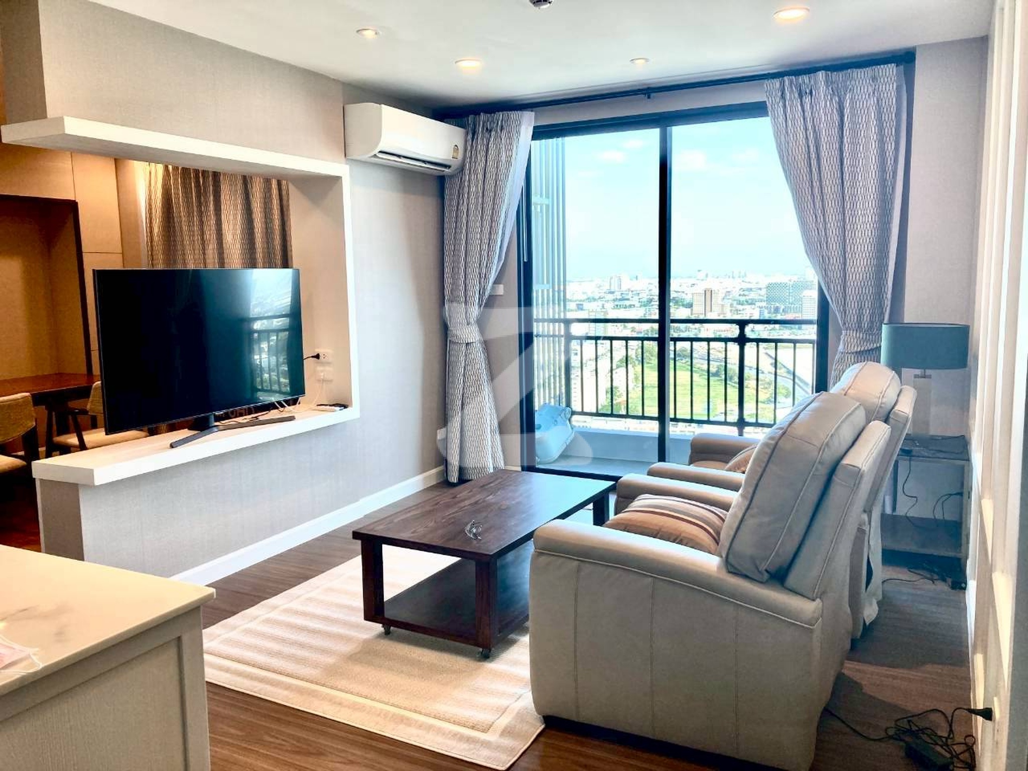*ขายด่วน Artisan Condo (รัชดา) 1 ห้องนอน 2 ห้องน้ำ วิวสระว่ายน้ำ ชั้น29 ตกแต่งพร้อมอยู่ เฟอร์นิเจอร์เครื่องใช้ไฟฟ้าครบ เจ้าของขายเอง ขนาด 75 ตรม  : เจ้าของขายเอง (งดรับนายหน้า)