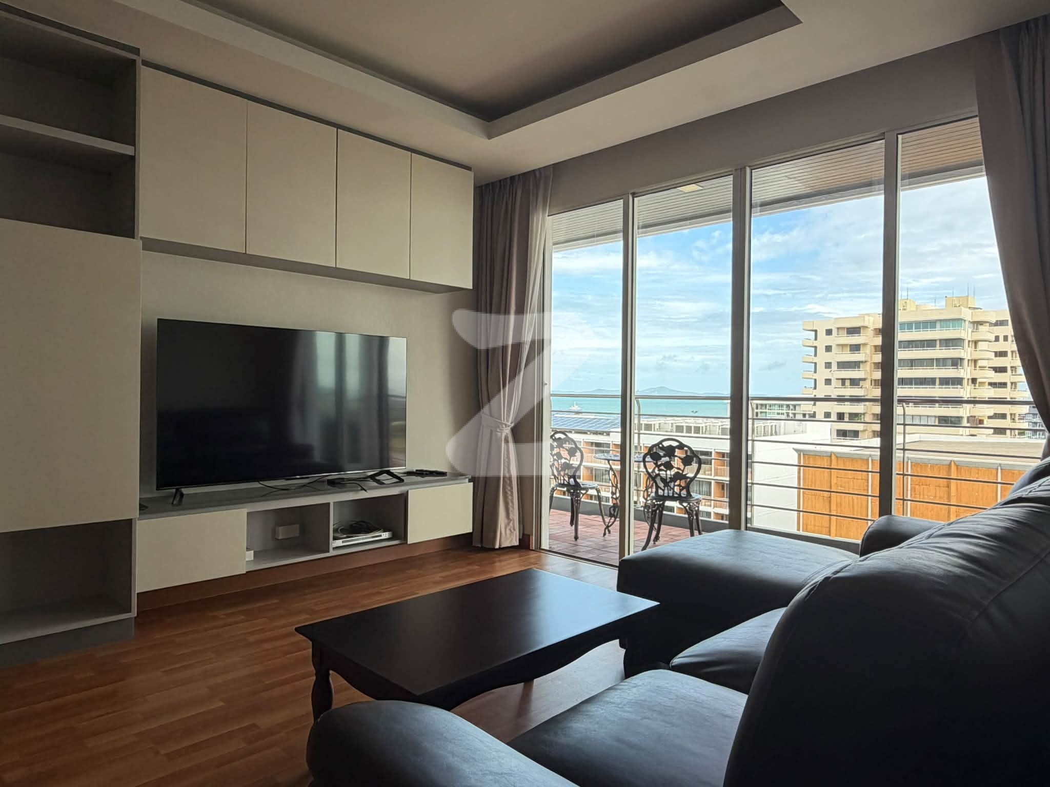 ขาย ลา รอยัล บีช คอนโดมิเนียม จอมเทียน 2 ห้องนอน 106 ตร.ม. ชั้น 8 เจ้าของขายเอง : เจ้าของขายเอง