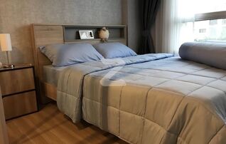 ห้องนอนวิวดี ผ้าปูสีฟ้าสบายตา เหมาะแก่การพักผ่อนเป็นอย่างดีค่ะ