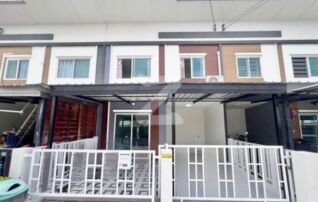 3 ห้องนอน 2 ห้องน้ำ - ทาวน์เฮาส์ พฤกษา106 บางปู-ตำหรุ, กรุงเทพมหานคร ขายถูก บ้านสวย พร้อมอยู่ หมู่บ้านไลโอ บลิสซ์ เทพารักษ์ : เจ้าของขายเอง (งดรับนายหน้า) 