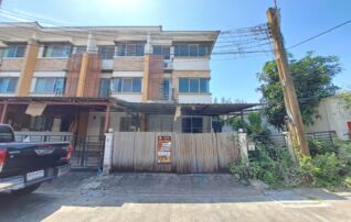 ทรัพย์สถาบันโดย JAM ทาวน์เฮาส์ ทาวน์พลัส สุวรรณภูมิ (Town Plus Suvarnabhumi)