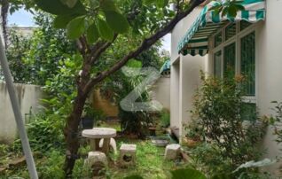 หน้าบ้านมีสวนสวย ให้พักผ่อน รับลม