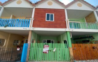 ทรัพย์สถาบันโดย JAM ทาวน์เฮาส์ อีสแลนด์แอนด์เฮาส์ (East Land and House)