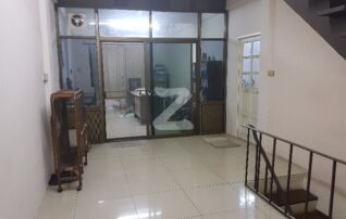 ชั้นสอง หน้าห้องออฟฟิศ + ห้องรับแขก