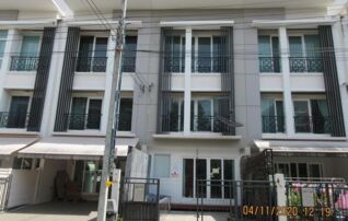 ทรัพย์สถาบันโดย ธอส. ทาวน์เฮาส์ใกล้ ARL หัวหมาก กลางเมืองพระราม 9 (Baan Klang Muang Rama 9)
