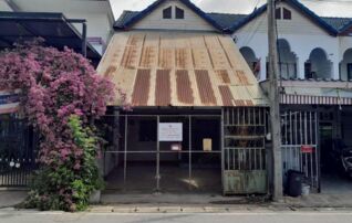 ทรัพย์สถาบันโดย GHB ทาวน์เฮาส์ ซอยหมู่บ้านร้องเรือคำ ถนนเชียงใหม่ - ฮอด(ทล.1