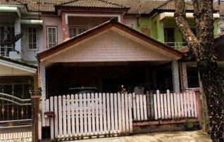 ทรัพย์สถาบันโดย GHB ทาวน์เฮาส์ ฟ้าคลองหลวง