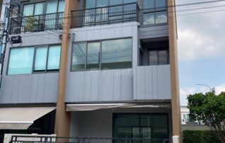 ขาย 🏢 ทาวน์โฮม 3 ชั้นหลังริม สภาพใหม่ไม่เคยเข้าอยู่ โครงการ บ้านกลางเมือง สุขุมวิท-อ่อนนุช : เจ้าของขายเอง