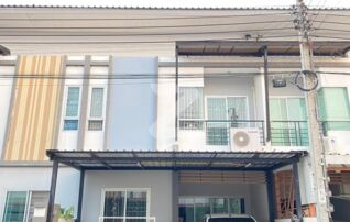 ✨🏡 ขายบ้าน / หมู่บ่าน เมดิโอ้ - นิมิตใหม่ 🖍 โครงการติดถนนหลัก ไม่ต้องเข้าซอย เหมาะกับครอบครัวใหญ่ มี 4 ห้องนอน 3 ห้องน้ำ : เจ้าของขายเอง (งดรับนายหน้า)