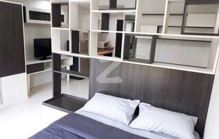 ห้องนอน-ห้องนั่งเล่น ชุดเครื่องนอนสวย เรียบหรู ขั้นวางของพร้อมสำหรับวางโชว์ของสะสมของคุณได้อย่างจุใจ