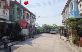 ทรัพย์สถาบันโดย GHB ทาวน์เฮาส์ ศิริวรรณ-ชวนชม