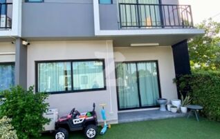 ขายบ้านตัวอย่างพร้อมเข้าอยู่ เจ้าของขายเอง ทาวน์เฮ้าส์2ชั้น (หลังมุม) ขนาด 33.90ตร.ว โครงการอารียาเดอะคัลเลอร์ส บางนา-วงแหวนฯ 2  : เจ้าของขายเอง (งดรับนายหน้า) 