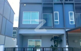 บ้าน Townhome พร้อมให้เช่า บ้านทาวน์โฮม 3ชั้น 4ห้องนอน4ห้องน้ำ แปลงมุม หน้าบ้านหันทิศเหนือ อากาศเย็นถ่ายเทสะดวก บ้านสภาพใหม่เจ้าของอยู่เอง : เจ้าของให้เช่าเอง (งดรับนายหน้า)