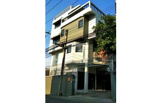 ปล่อยเช่า บ้านตึก 4 ชั้น มีสวนเลี้ยงหมาได้ สถานที่ใกล้เคียง : BTSรถไฟฟ้าบางจาก BTSรถไฟฟ้าอ่อนนุช BTSรถไฟฟ้าปุณณวิถี ทางด่วนสุขุมวิท62 ศูนย์การค้ามาร์เ : เจ้าของให้เช่าเอง
