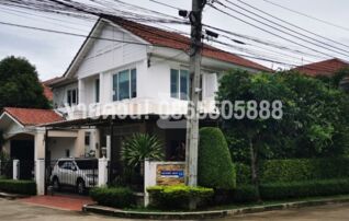 หน้าบ้านหันทิศตะวันออกเฉียงใต้ รับแดดตอนเช้าเข้าหน้าบ้าน