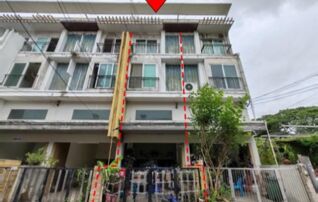 ทรัพย์สถาบันโดย บริษัท บริหารสินทรัพย์สุขุมวิท จำกัด ทาวน์เฮาส์ เกตุนุติการ์เด้น