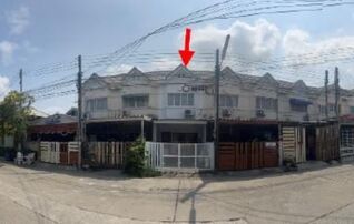 ทรัพย์สถาบันโดย GHB ทาวน์เฮาส์ ซอยหนองหว้า-มาบตาพุด ถนนหัวน้ำตก